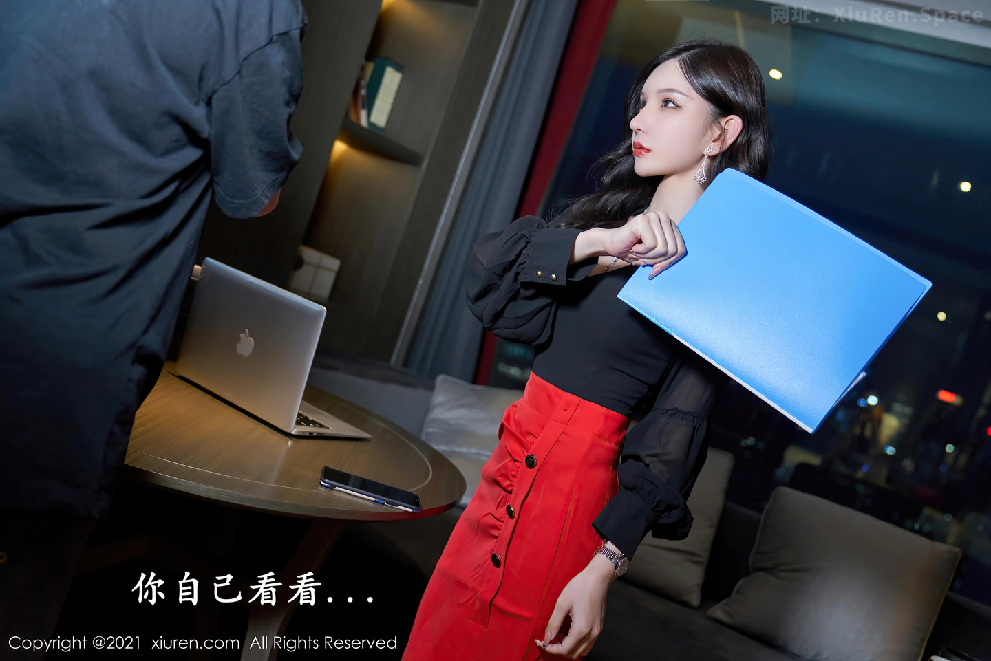 图片[4]-[XiuRen秀人网]VOL.4075 女神周于希Sandy老板剧情主题开档黑丝裤袜秀翘臀惹火诱惑写真68P-秀人网官方网站